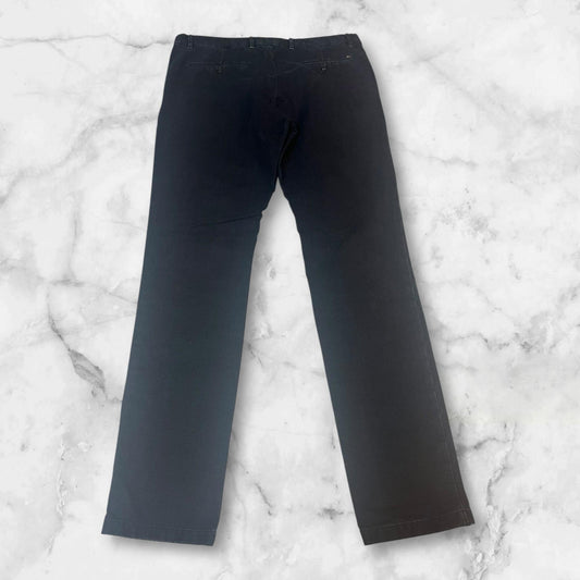 Entdecke unsere Vintage Track Pants von Nike und anderen Marken, erhältlich bei Valuxery.de - Dein Shop für trendige Vintage - Kleidung. Unsere Track Pants sind aus hochwertigen Materialien und