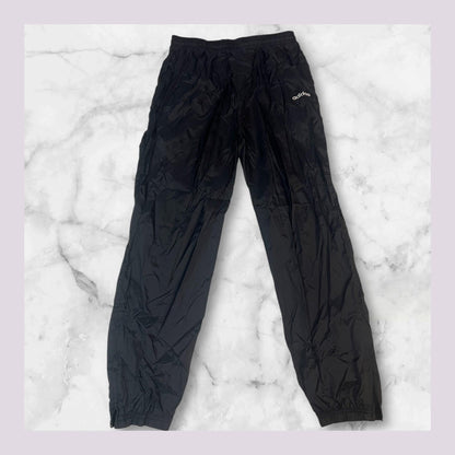 Entdecke unsere Vintage Track Pants von Nike und anderen Marken, erhältlich bei Valuxery.de - Dein Shop für trendige Vintage - Kleidung. Unsere Track Pants sind aus hochwertigen Materialien und