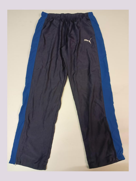 Entdecke unsere Vintage Track Pants von Nike und anderen Marken, erhältlich bei Valuxery.de - Dein Shop für trendige Vintage - Kleidung. Unsere Track Pants sind aus hochwertigen Materialien und