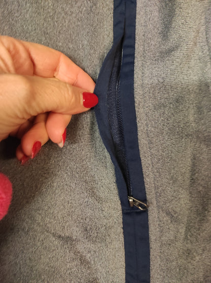 Entdecke unsere Vintage Track Pants von Nike und anderen Marken, erhältlich bei Valuxery.de - Dein Shop für trendige Vintage - Kleidung. Unsere Track Pants sind aus hochwertigen Materialien und