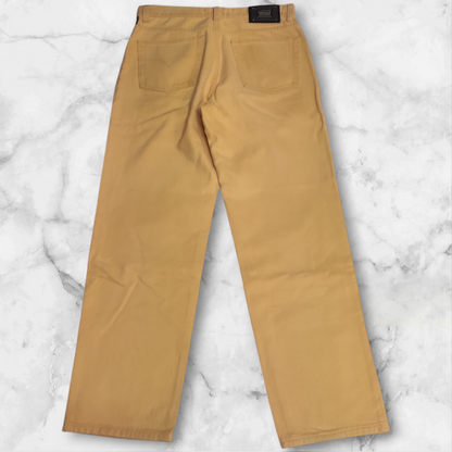 Entdecke unsere Vintage Track Pants von Nike und anderen Marken, erhältlich bei Valuxery.de - Dein Shop für trendige Vintage - Kleidung. Unsere Track Pants sind aus hochwertigen Materialien und