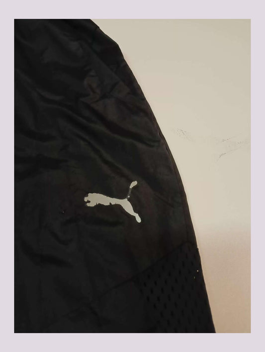 Entdecke unsere Vintage Track Pants von Nike und anderen Marken, erhältlich bei Valuxery.de - Dein Shop für trendige Vintage - Kleidung. Unsere Track Pants sind aus hochwertigen Materialien und