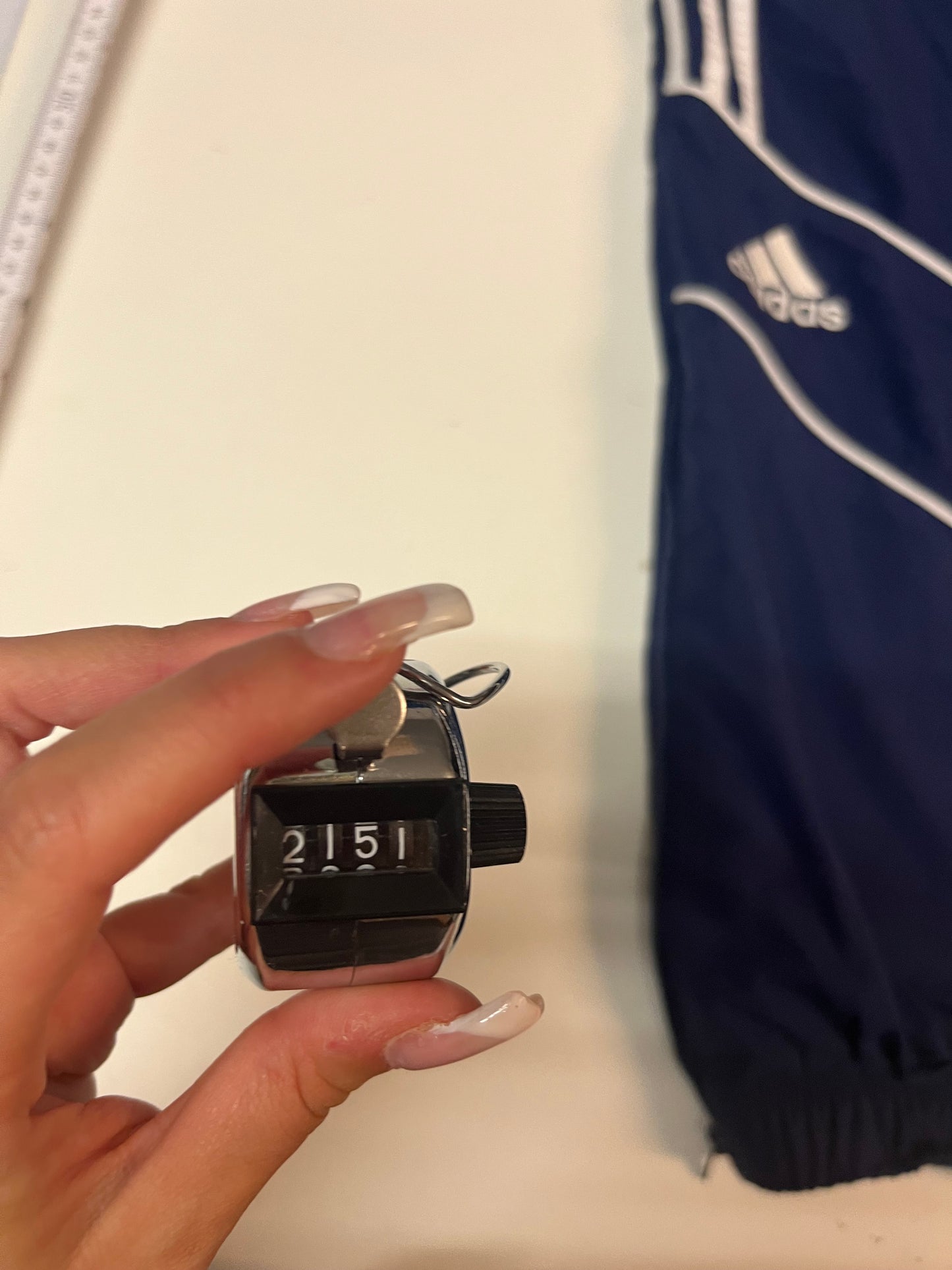 Entdecke unsere Vintage Track Pants von Nike und anderen Marken, erhältlich bei Valuxery.de - Dein Shop für trendige Vintage - Kleidung. Unsere Track Pants sind aus hochwertigen Materialien und