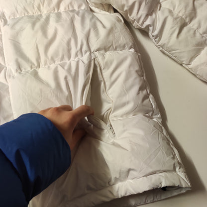 Entdecke unsere Vintage Track Pants von Nike und anderen Marken, erhältlich bei Valuxery.de - Dein Shop für trendige Vintage - Kleidung. Unsere Track Pants sind aus hochwertigen Materialien und