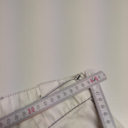 Entdecke unsere Vintage Track Pants von Nike und anderen Marken, erhältlich bei Valuxery.de - Dein Shop für trendige Vintage - Kleidung. Unsere Track Pants sind aus hochwertigen Materialien und