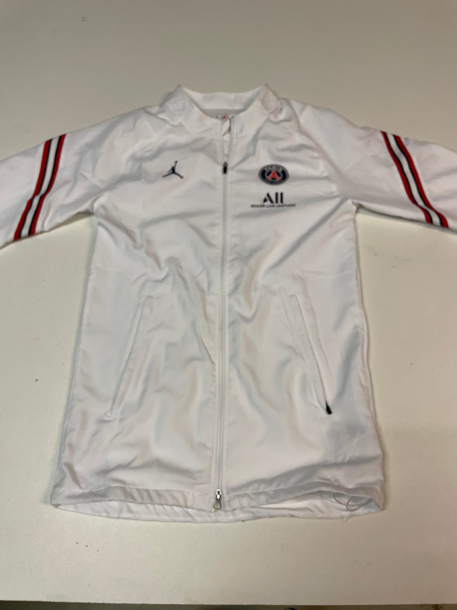 Entdecke unsere Vintage Track Pants von Nike und anderen Marken, erhältlich bei Valuxery.de - Dein Shop für trendige Vintage - Kleidung. Unsere Track Pants sind aus hochwertigen Materialien und