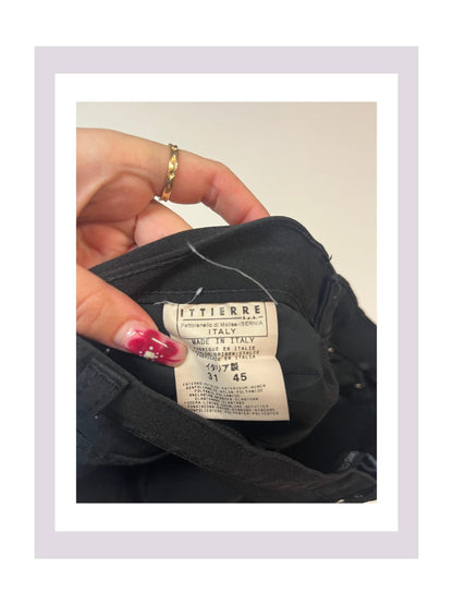 Entdecke unsere Vintage Track Pants von Nike und anderen Marken, erhältlich bei Valuxery.de - Dein Shop für trendige Vintage - Kleidung. Unsere Track Pants sind aus hochwertigen Materialien und