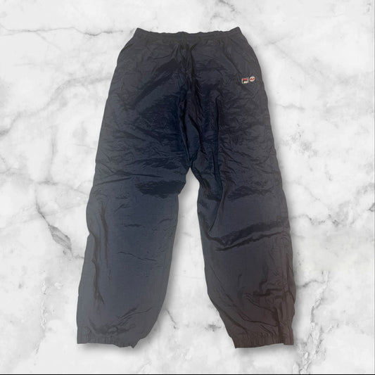 Entdecke unsere Vintage Track Pants von Nike und anderen Marken, erhältlich bei Valuxery.de - Dein Shop für trendige Vintage - Kleidung. Unsere Track Pants sind aus hochwertigen Materialien und