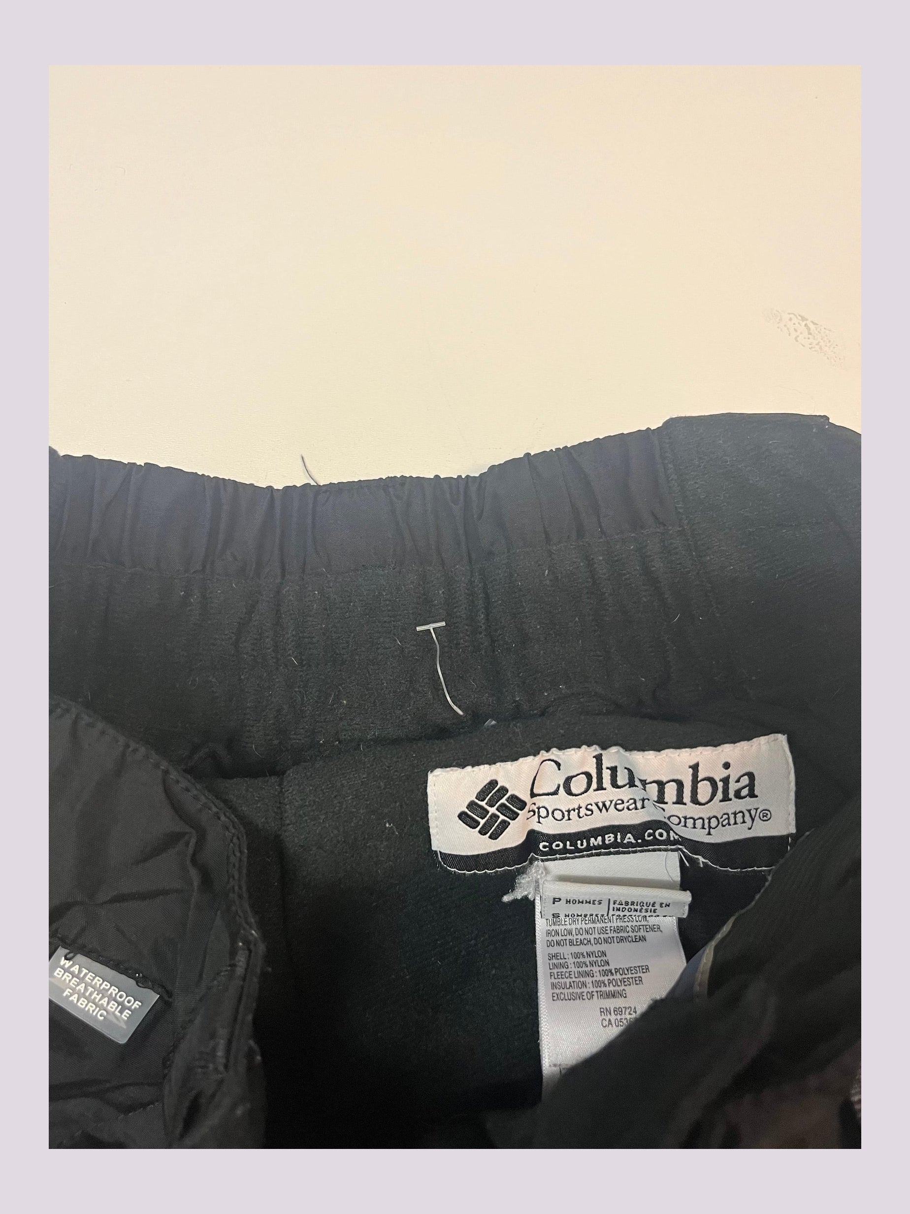 Entdecke unsere Vintage Track Pants von Nike und anderen Marken, erhältlich bei Valuxery.de - Dein Shop für trendige Vintage - Kleidung. Unsere Track Pants sind aus hochwertigen Materialien und