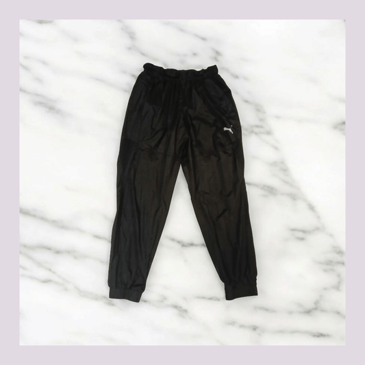 Entdecke unsere Vintage Track Pants von Nike und anderen Marken, erhältlich bei Valuxery.de - Dein Shop für trendige Vintage - Kleidung. Unsere Track Pants sind aus hochwertigen Materialien und