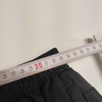 Entdecke unsere Vintage Track Pants von Nike und anderen Marken, erhältlich bei Valuxery.de - Dein Shop für trendige Vintage - Kleidung. Unsere Track Pants sind aus hochwertigen Materialien und