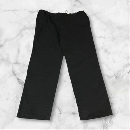 Entdecke unsere Vintage Track Pants von Nike und anderen Marken, erhältlich bei Valuxery.de - Dein Shop für trendige Vintage - Kleidung. Unsere Track Pants sind aus hochwertigen Materialien und