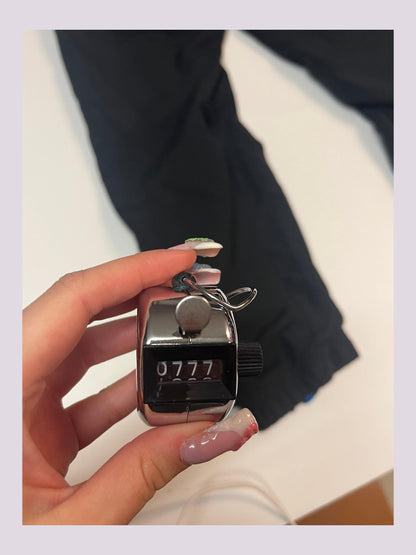 Entdecke unsere Vintage Track Pants von Nike und anderen Marken, erhältlich bei Valuxery.de - Dein Shop für trendige Vintage - Kleidung. Unsere Track Pants sind aus hochwertigen Materialien und