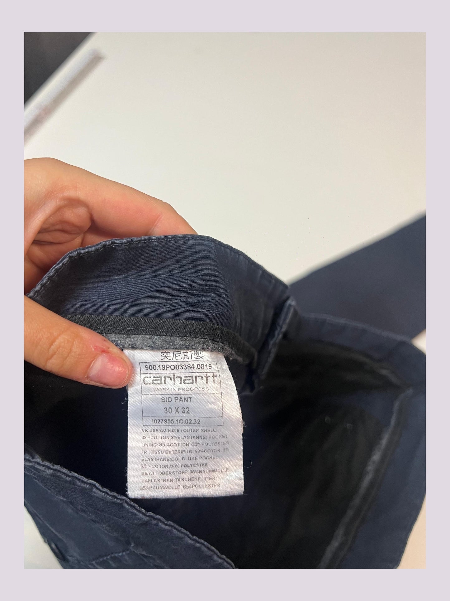 Entdecke unsere Vintage Track Pants von Nike und anderen Marken, erhältlich bei Valuxery.de - Dein Shop für trendige Vintage - Kleidung. Unsere Track Pants sind aus hochwertigen Materialien und