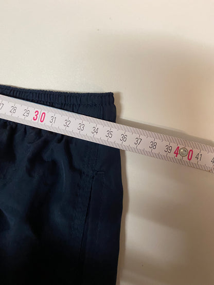 Entdecke unsere Vintage Track Pants von Nike und anderen Marken, erhältlich bei Valuxery.de - Dein Shop für trendige Vintage - Kleidung. Unsere Track Pants sind aus hochwertigen Materialien und