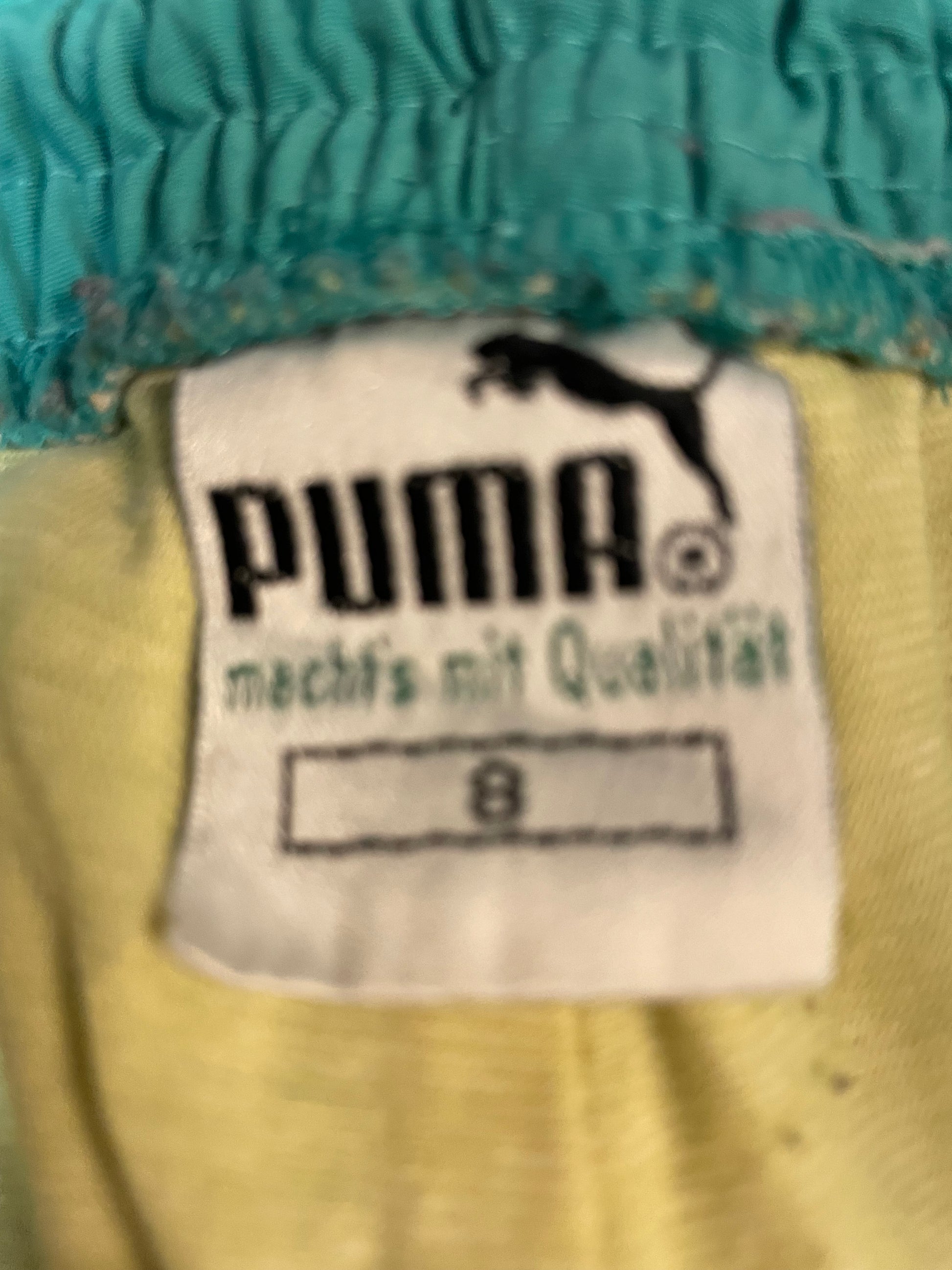 Entdecke unsere Vintage Track Pants von Nike und anderen Marken, erhältlich bei Valuxery.de - Dein Shop für trendige Vintage - Kleidung. Unsere Track Pants sind aus hochwertigen Materialien und