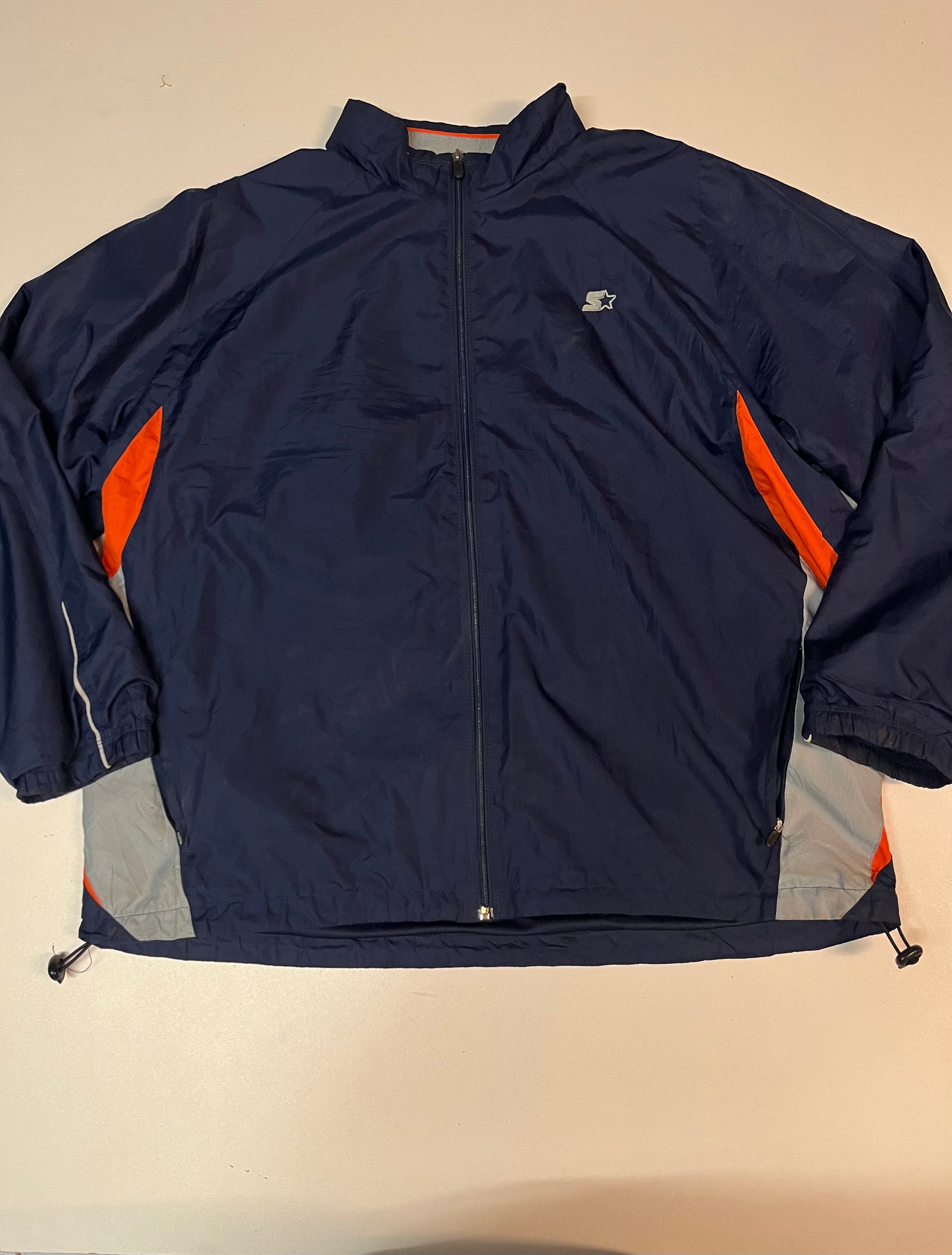 Entdecke unsere Vintage Track Pants von Nike und anderen Marken, erhältlich bei Valuxery.de - Dein Shop für trendige Vintage - Kleidung. Unsere Track Pants sind aus hochwertigen Materialien und