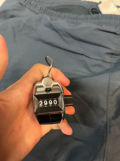 Entdecke unsere Vintage Track Pants von Nike und anderen Marken, erhältlich bei Valuxery.de - Dein Shop für trendige Vintage - Kleidung. Unsere Track Pants sind aus hochwertigen Materialien und