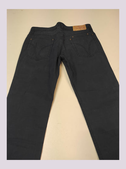 Entdecke unsere Vintage Track Pants von Nike und anderen Marken, erhältlich bei Valuxery.de - Dein Shop für trendige Vintage - Kleidung. Unsere Track Pants sind aus hochwertigen Materialien und