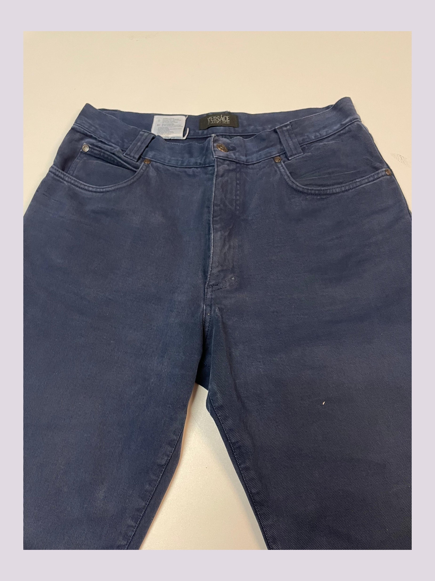 Entdecke unsere Vintage Track Pants von Nike und anderen Marken, erhältlich bei Valuxery.de - Dein Shop für trendige Vintage - Kleidung. Unsere Track Pants sind aus hochwertigen Materialien und