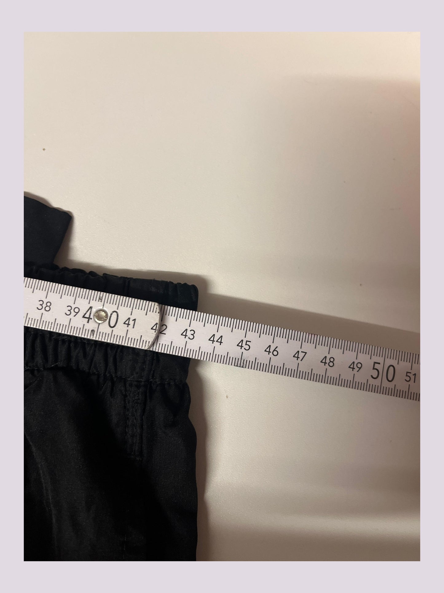 Entdecke unsere Vintage Track Pants von Nike und anderen Marken, erhältlich bei Valuxery.de - Dein Shop für trendige Vintage - Kleidung. Unsere Track Pants sind aus hochwertigen Materialien und