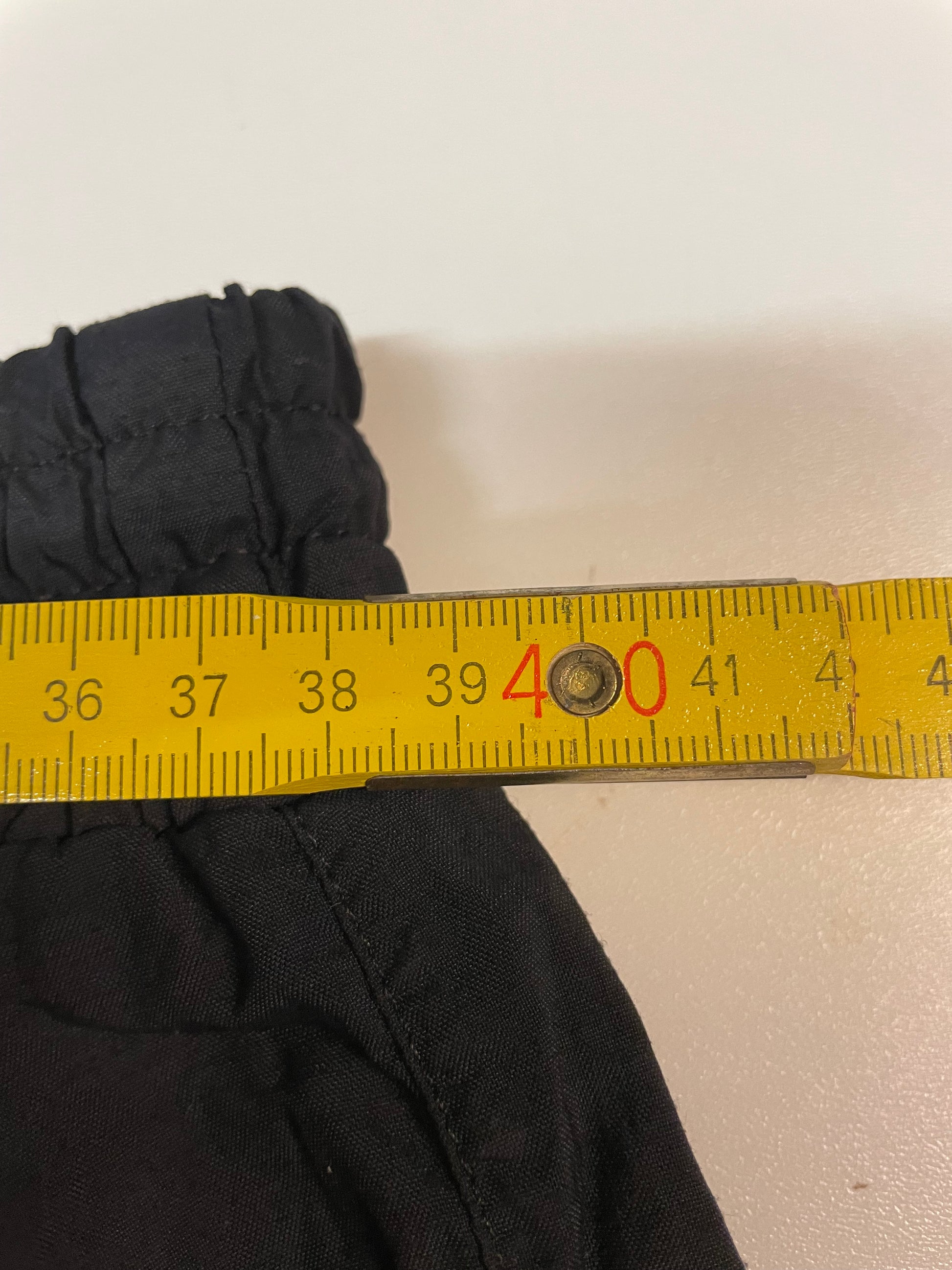 Entdecke unsere Vintage Track Pants von Nike und anderen Marken, erhältlich bei Valuxery.de - Dein Shop für trendige Vintage - Kleidung. Unsere Track Pants sind aus hochwertigen Materialien und