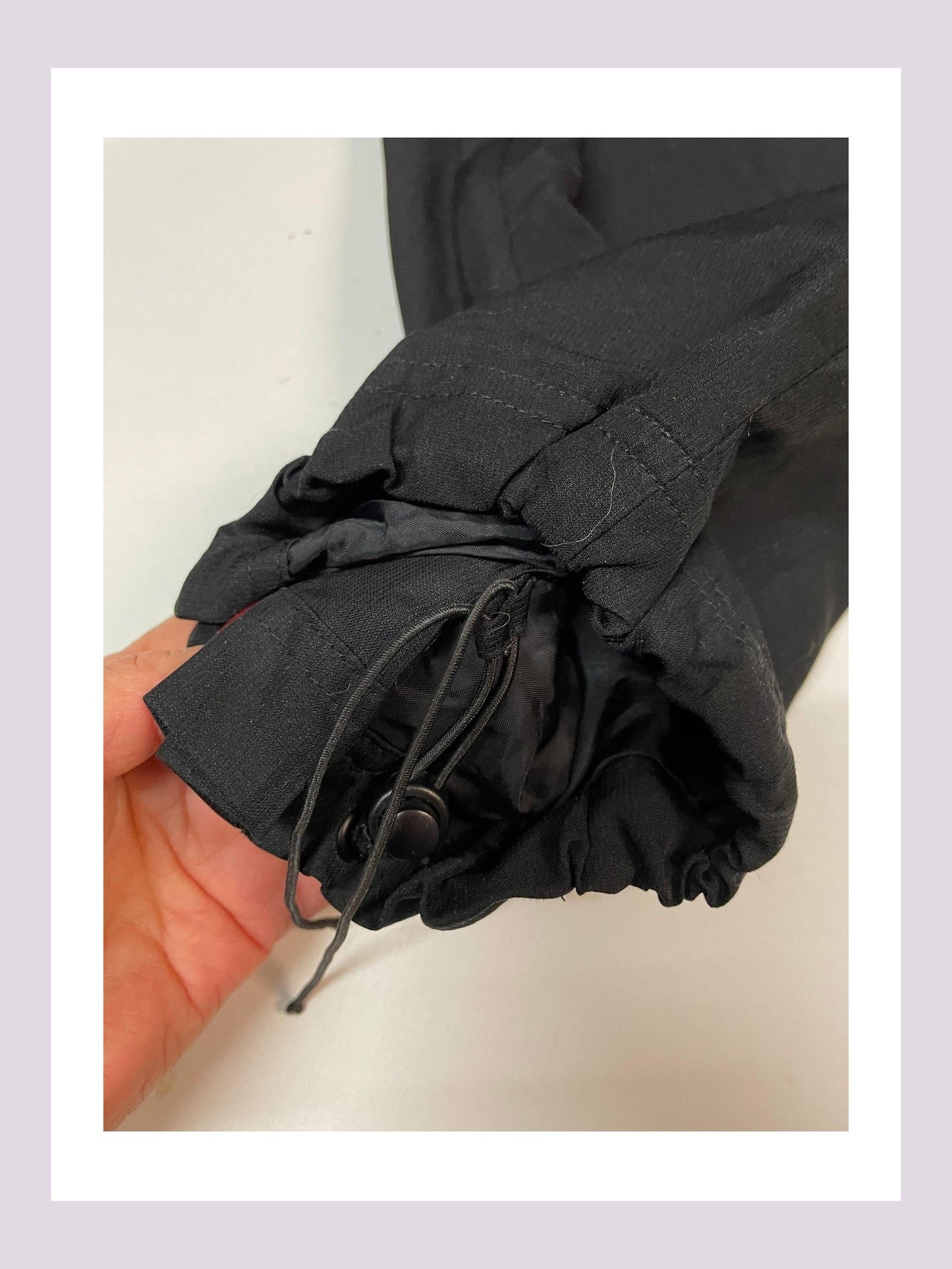 Entdecke unsere Vintage Track Pants von Nike und anderen Marken, erhältlich bei Valuxery.de - Dein Shop für trendige Vintage - Kleidung. Unsere Track Pants sind aus hochwertigen Materialien und