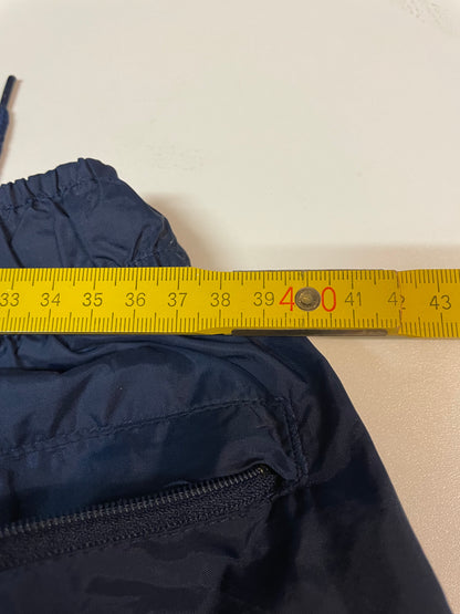 Entdecke unsere Vintage Track Pants von Nike und anderen Marken, erhältlich bei Valuxery.de - Dein Shop für trendige Vintage - Kleidung. Unsere Track Pants sind aus hochwertigen Materialien und