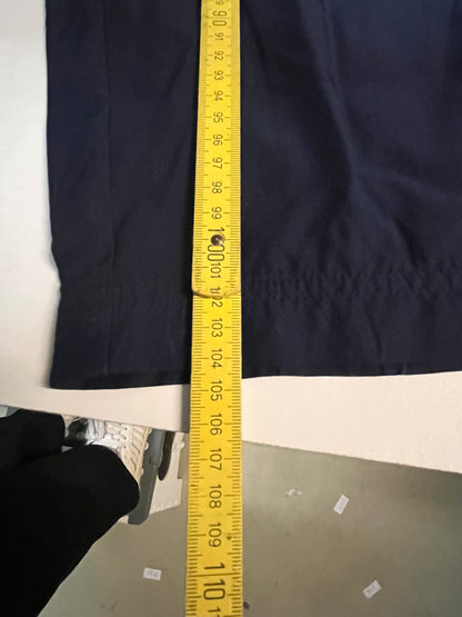 Entdecke unsere Vintage Track Pants von Nike und anderen Marken, erhältlich bei Valuxery.de - Dein Shop für trendige Vintage - Kleidung. Unsere Track Pants sind aus hochwertigen Materialien und