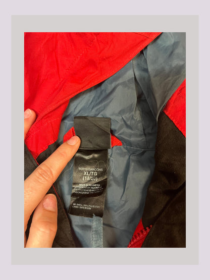 Entdecke unsere Vintage Track Pants von Nike und anderen Marken, erhältlich bei Valuxery.de - Dein Shop für trendige Vintage - Kleidung. Unsere Track Pants sind aus hochwertigen Materialien und