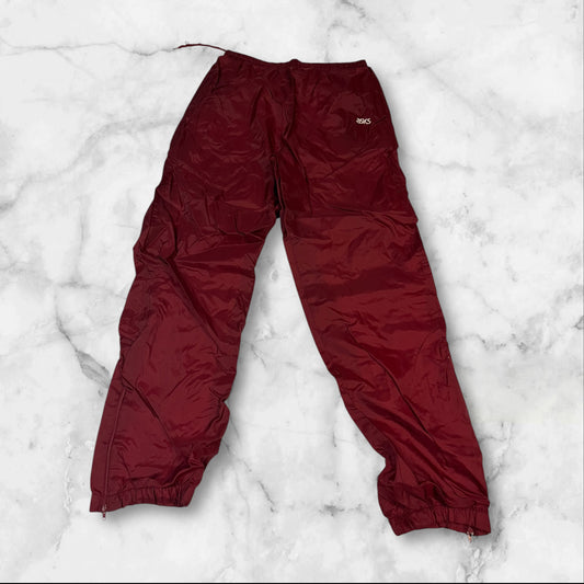 Entdecke unsere Vintage Track Pants von Nike und anderen Marken, erhältlich bei Valuxery.de - Dein Shop für trendige Vintage - Kleidung. Unsere Track Pants sind aus hochwertigen Materialien und