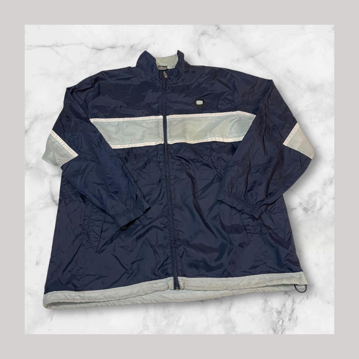 Entdecke unsere Vintage Track Pants von Nike und anderen Marken, erhältlich bei Valuxery.de - Dein Shop für trendige Vintage - Kleidung. Unsere Track Pants sind aus hochwertigen Materialien und