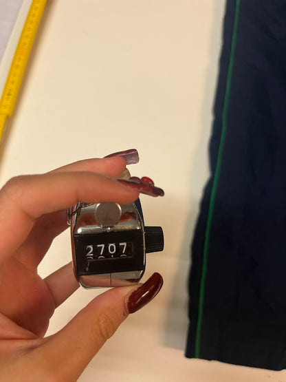 Entdecke unsere Vintage Track Pants von Nike und anderen Marken, erhältlich bei Valuxery.de - Dein Shop für trendige Vintage - Kleidung. Unsere Track Pants sind aus hochwertigen Materialien und