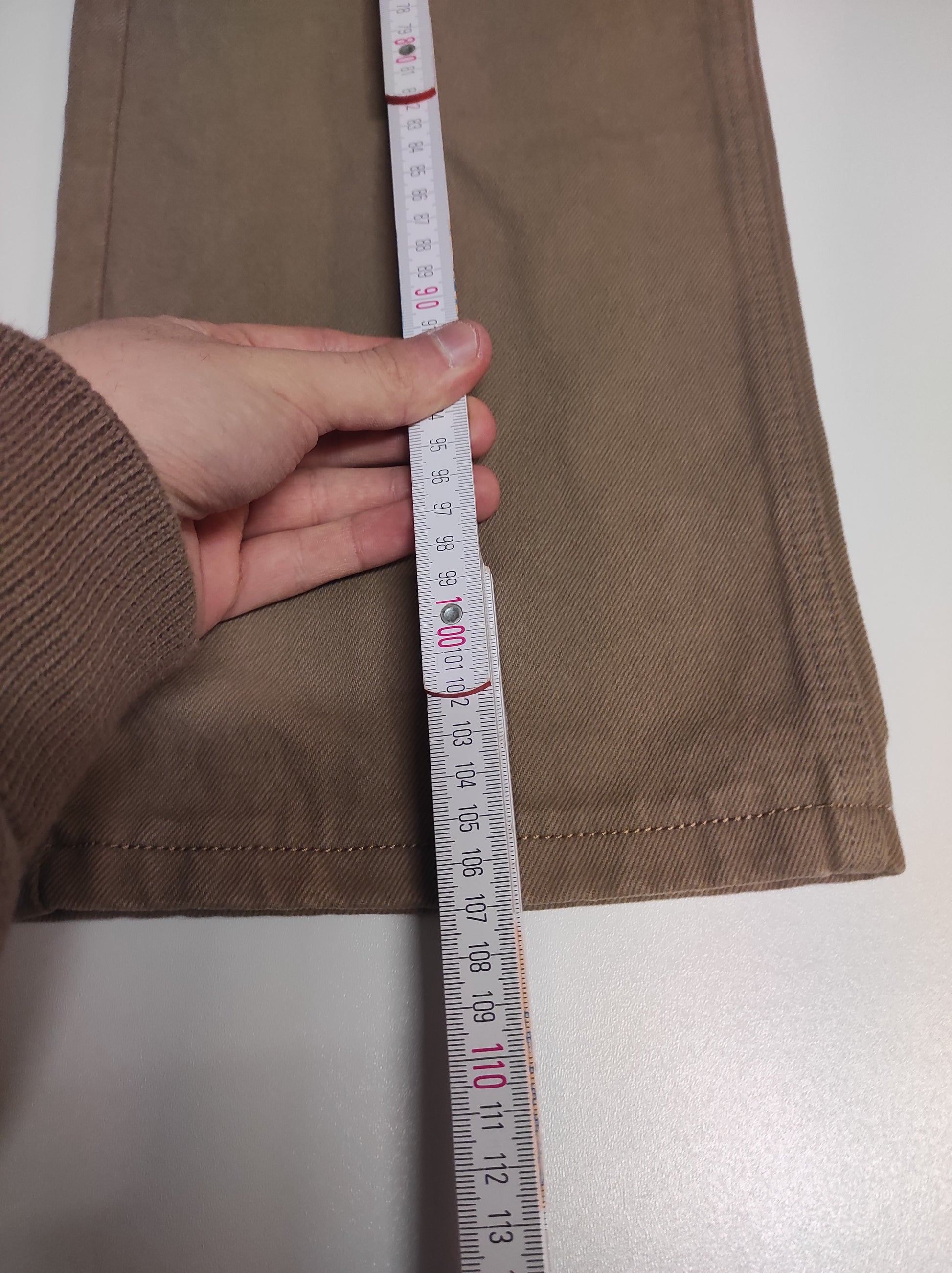 Entdecke unsere Vintage Track Pants von Nike und anderen Marken, erhältlich bei Valuxery.de - Dein Shop für trendige Vintage - Kleidung. Unsere Track Pants sind aus hochwertigen Materialien und