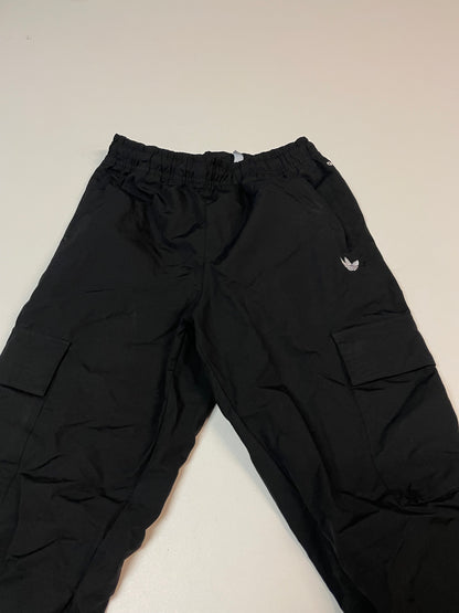 Entdecke unsere Vintage Track Pants von Nike und anderen Marken, erhältlich bei Valuxery.de - Dein Shop für trendige Vintage - Kleidung. Unsere Track Pants sind aus hochwertigen Materialien und