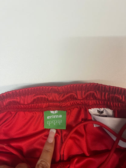 Entdecke unsere Vintage Track Pants von Nike und anderen Marken, erhältlich bei Valuxery.de - Dein Shop für trendige Vintage - Kleidung. Unsere Track Pants sind aus hochwertigen Materialien und