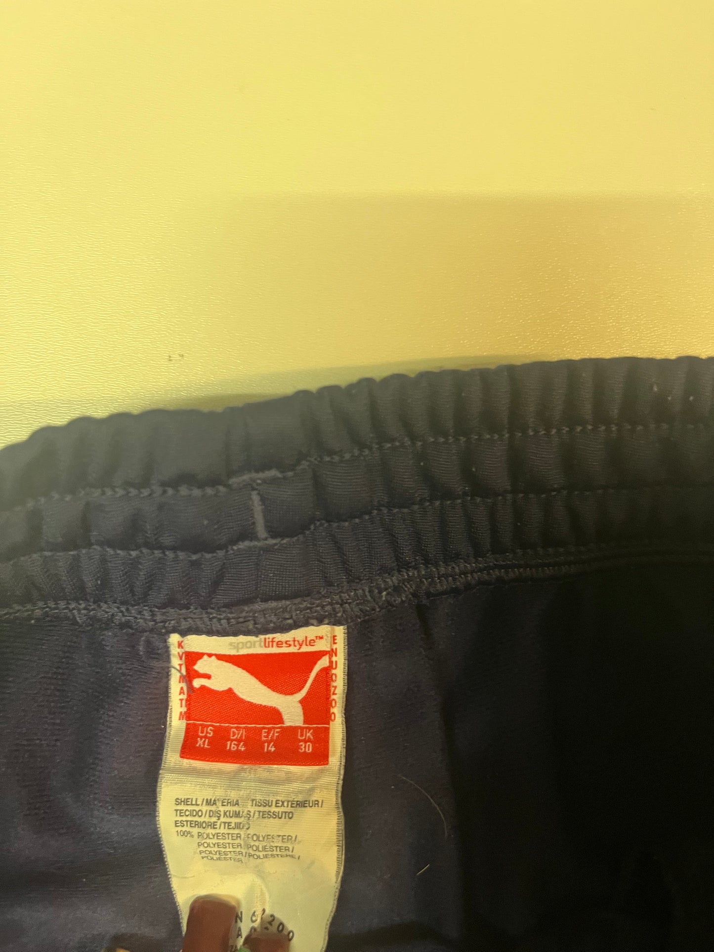 Entdecke unsere Vintage Track Pants von Nike und anderen Marken, erhältlich bei Valuxery.de - Dein Shop für trendige Vintage - Kleidung. Unsere Track Pants sind aus hochwertigen Materialien und