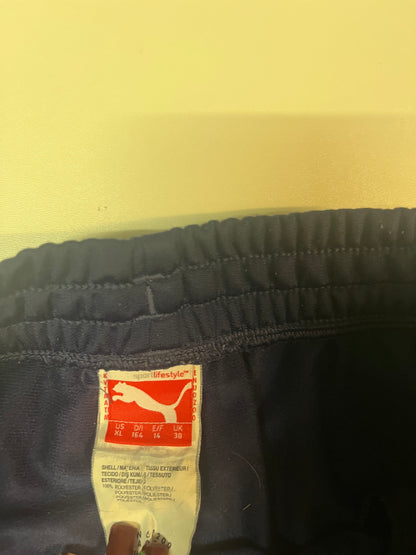 Entdecke unsere Vintage Track Pants von Nike und anderen Marken, erhältlich bei Valuxery.de - Dein Shop für trendige Vintage - Kleidung. Unsere Track Pants sind aus hochwertigen Materialien und