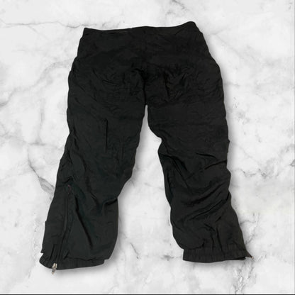 Entdecke unsere Vintage Track Pants von Nike und anderen Marken, erhältlich bei Valuxery.de - Dein Shop für trendige Vintage - Kleidung. Unsere Track Pants sind aus hochwertigen Materialien und