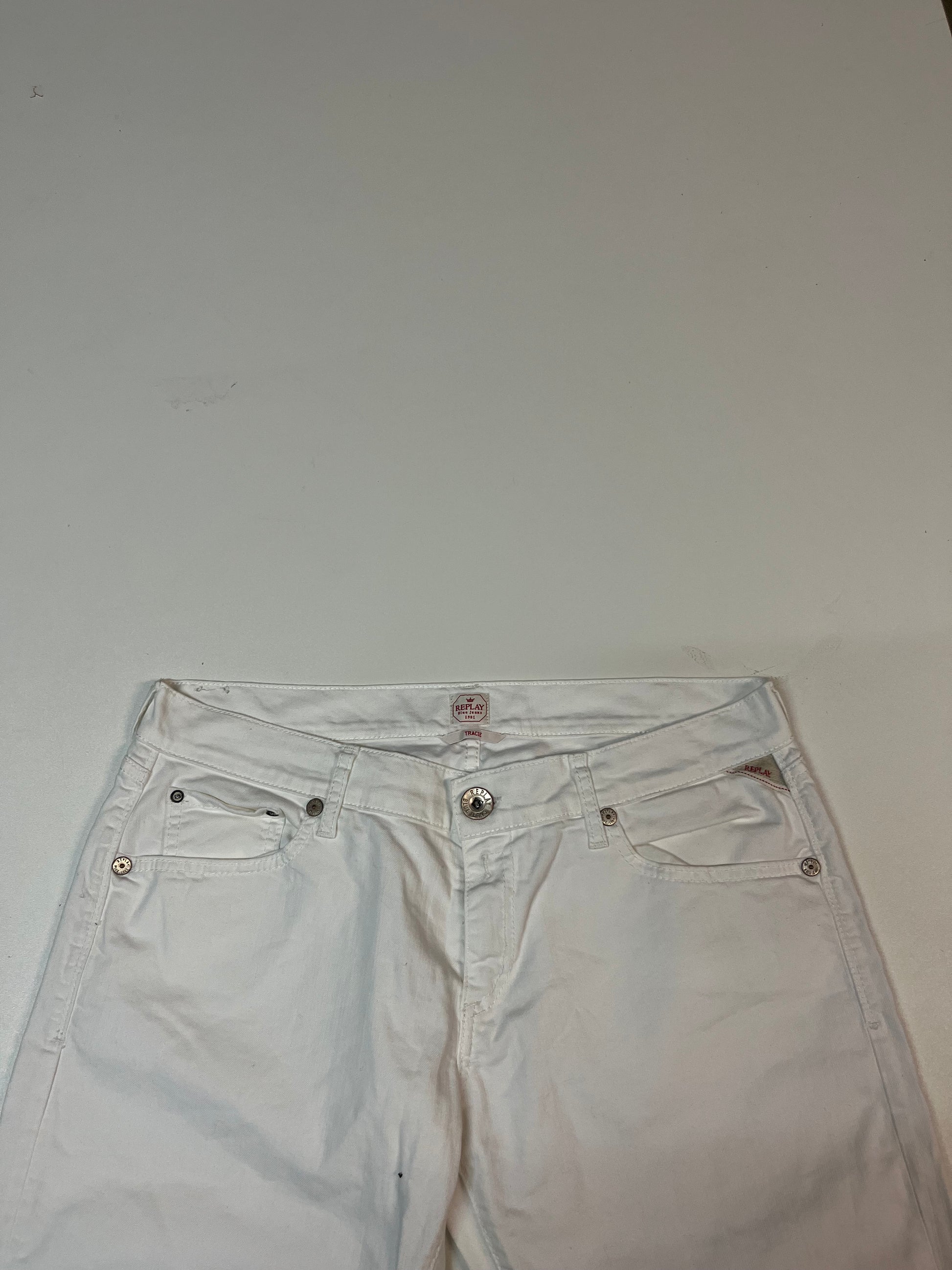 Entdecke unsere Vintage Track Pants von Nike und anderen Marken, erhältlich bei Valuxery.de - Dein Shop für trendige Vintage - Kleidung. Unsere Track Pants sind aus hochwertigen Materialien und