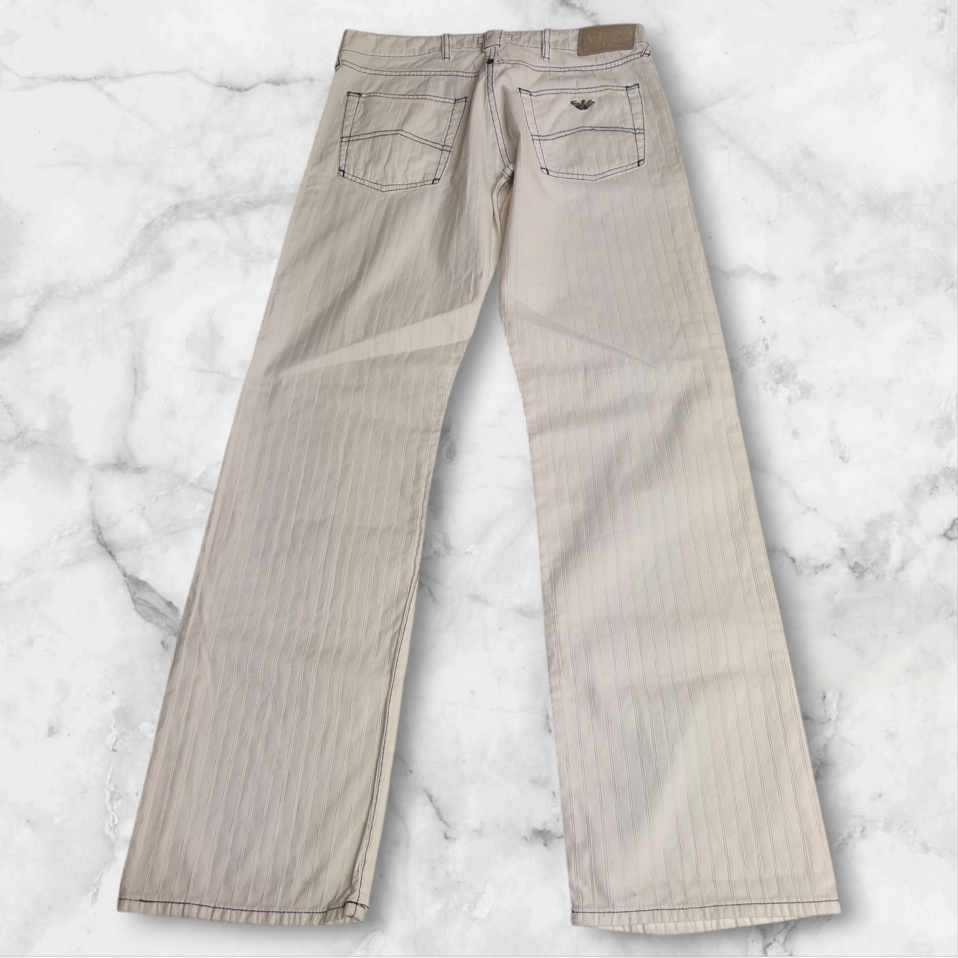 Entdecke unsere Vintage Track Pants von Nike und anderen Marken, erhältlich bei Valuxery.de - Dein Shop für trendige Vintage - Kleidung. Unsere Track Pants sind aus hochwertigen Materialien und