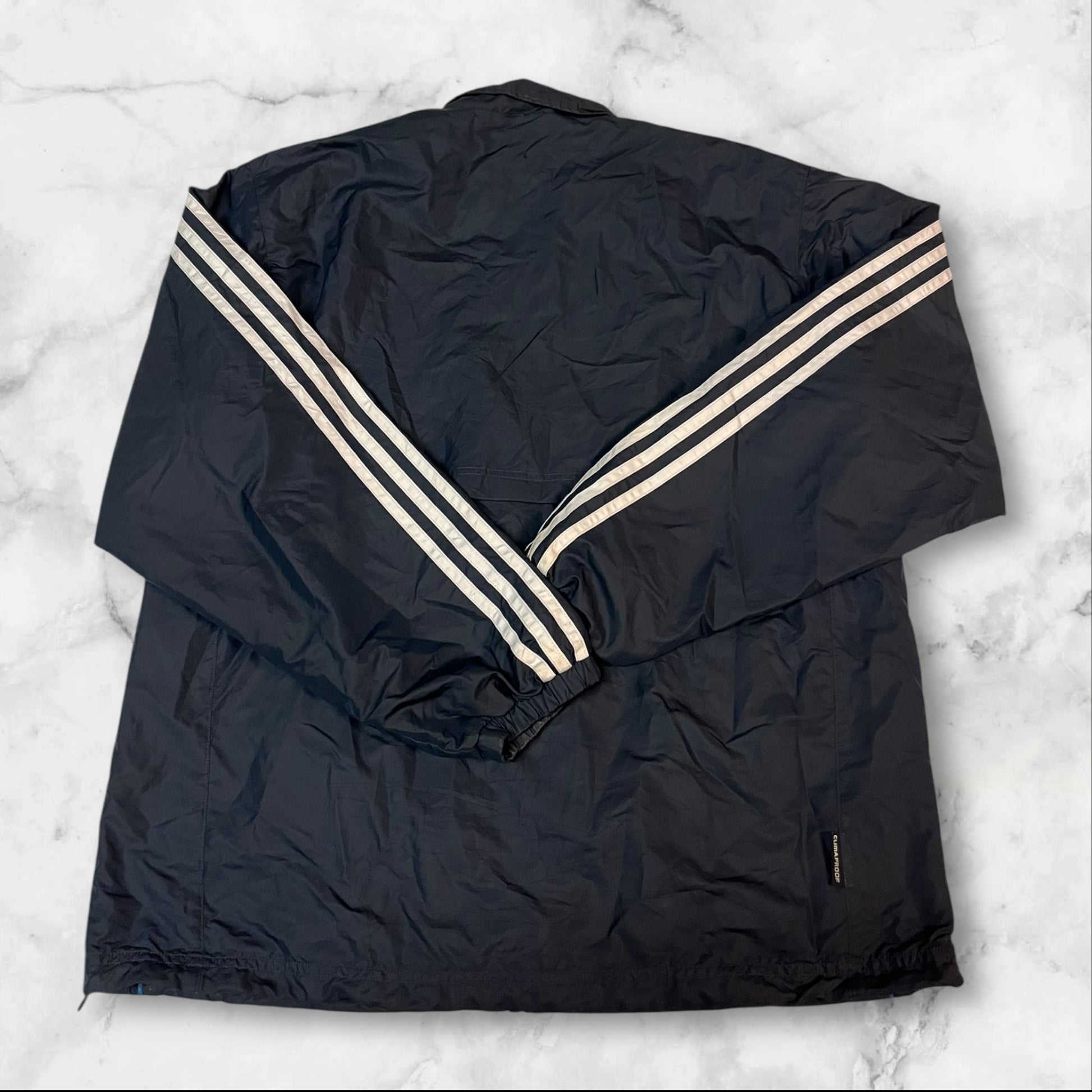 Entdecke unsere Vintage Track Pants von Nike und anderen Marken, erhältlich bei Valuxery.de - Dein Shop für trendige Vintage - Kleidung. Unsere Track Pants sind aus hochwertigen Materialien und