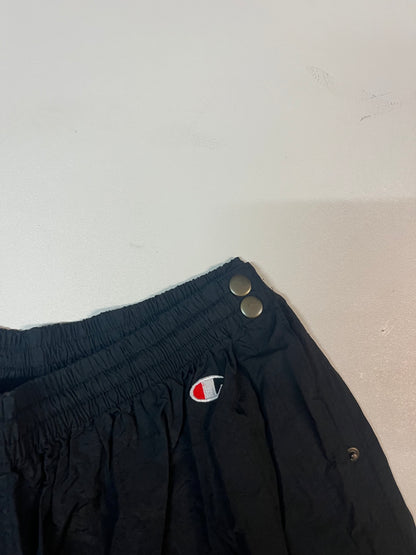 Entdecke unsere Vintage Track Pants von Nike und anderen Marken, erhältlich bei Valuxery.de - Dein Shop für trendige Vintage - Kleidung. Unsere Track Pants sind aus hochwertigen Materialien und