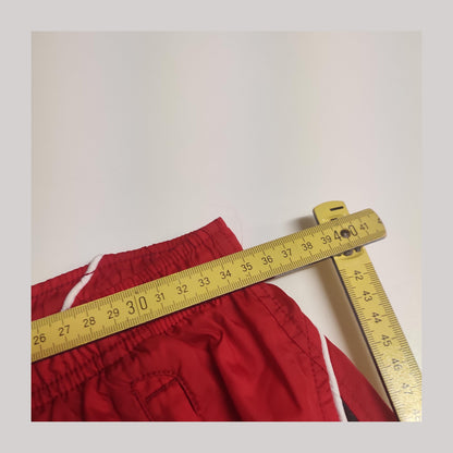 Entdecke unsere Vintage Track Pants von Nike und anderen Marken, erhältlich bei Valuxery.de - Dein Shop für trendige Vintage - Kleidung. Unsere Track Pants sind aus hochwertigen Materialien und