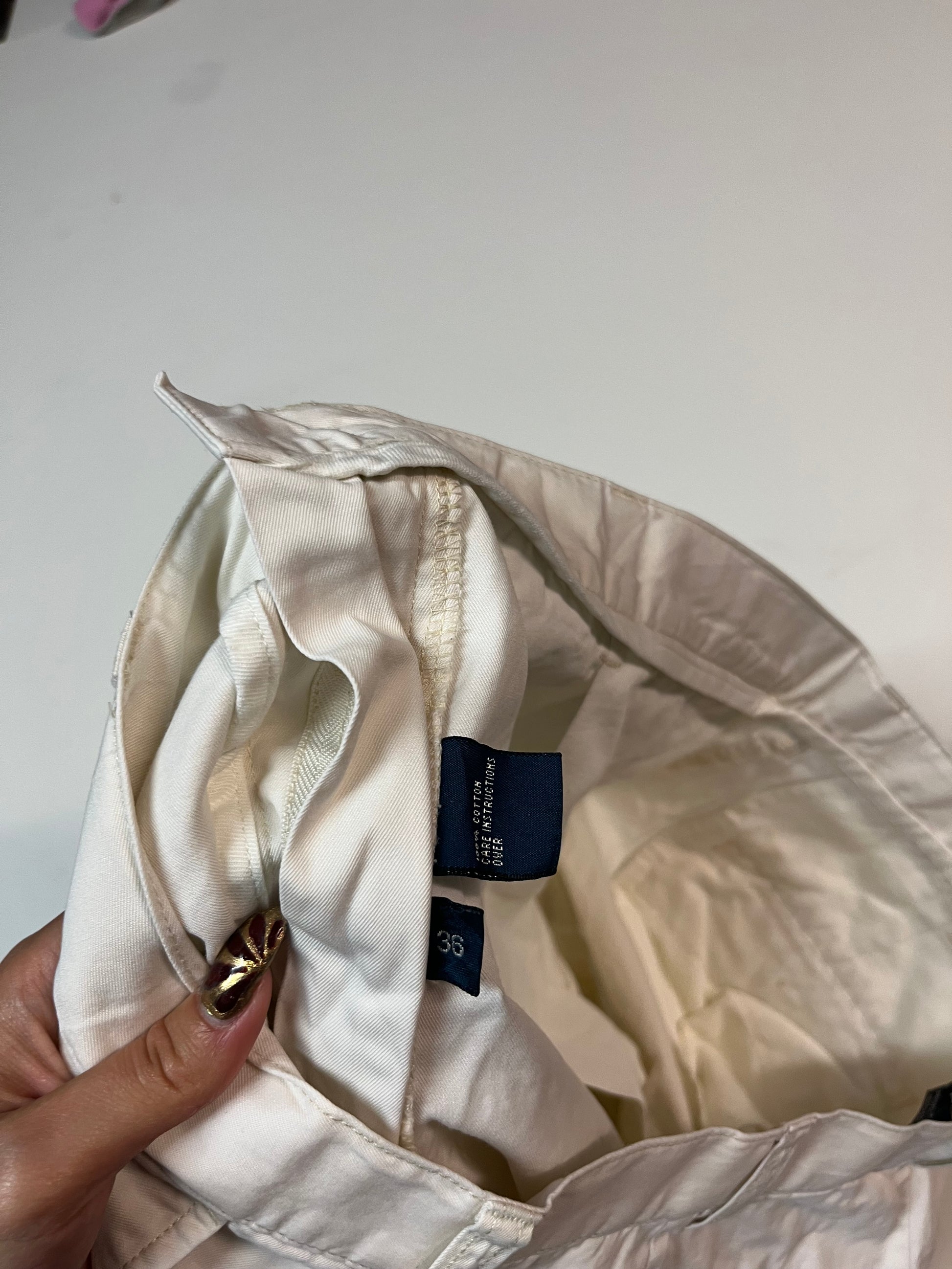 Entdecke unsere Vintage Track Pants von Nike und anderen Marken, erhältlich bei Valuxery.de - Dein Shop für trendige Vintage - Kleidung. Unsere Track Pants sind aus hochwertigen Materialien und