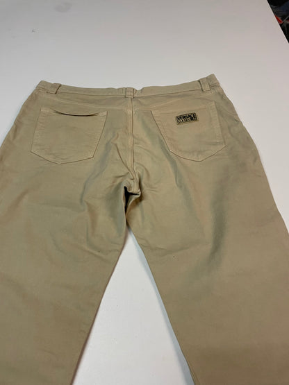 Entdecke unsere Vintage Track Pants von Nike und anderen Marken, erhältlich bei Valuxery.de - Dein Shop für trendige Vintage - Kleidung. Unsere Track Pants sind aus hochwertigen Materialien und