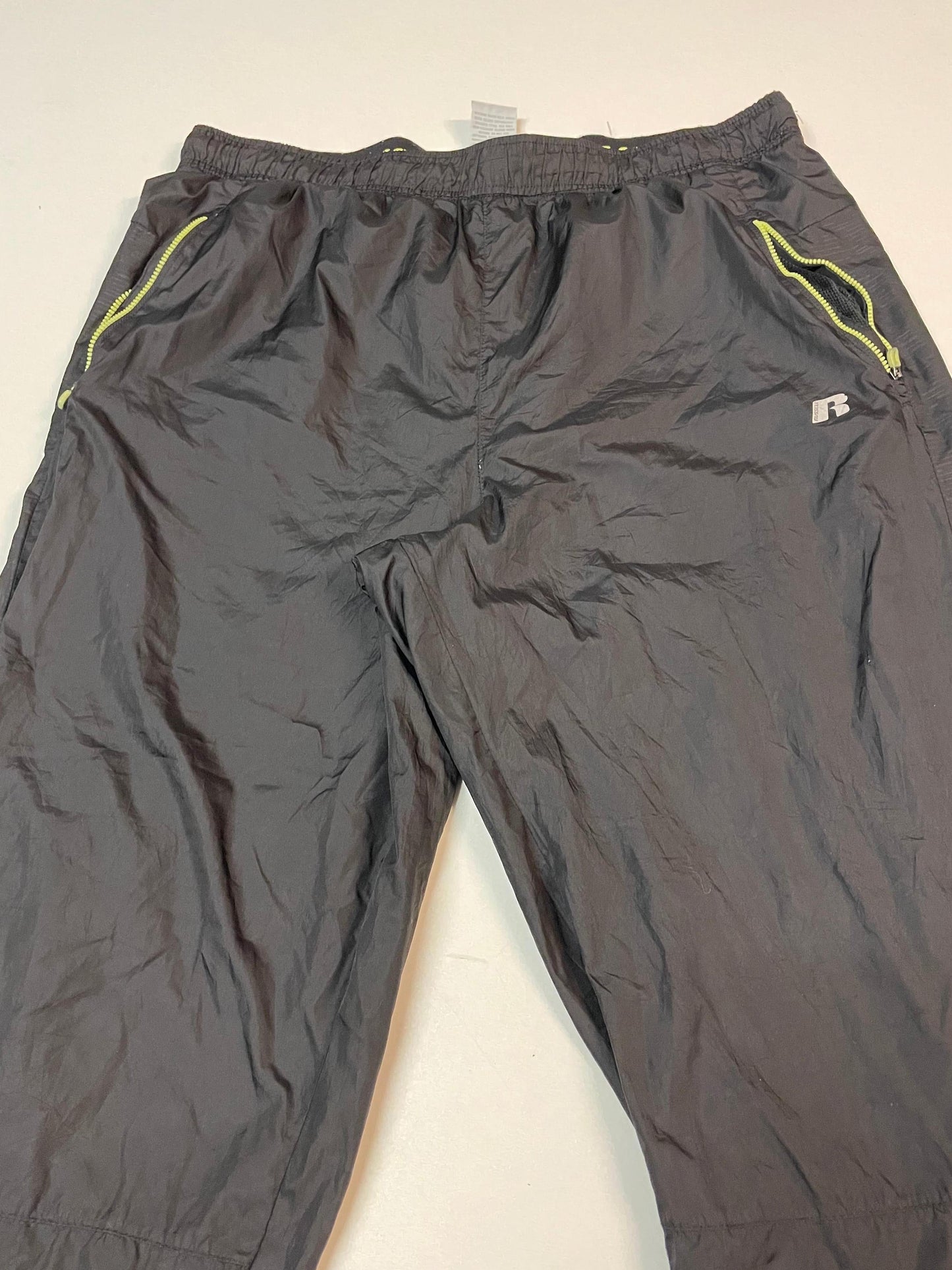 Entdecke unsere Vintage Track Pants von Nike und anderen Marken, erhältlich bei Valuxery.de - Dein Shop für trendige Vintage - Kleidung. Unsere Track Pants sind aus hochwertigen Materialien und