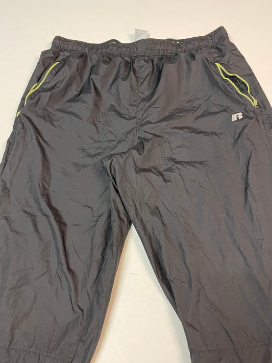 Entdecke unsere Vintage Track Pants von Nike und anderen Marken, erhältlich bei Valuxery.de - Dein Shop für trendige Vintage - Kleidung. Unsere Track Pants sind aus hochwertigen Materialien und