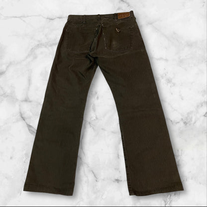 Entdecke unsere Vintage Track Pants von Nike und anderen Marken, erhältlich bei Valuxery.de - Dein Shop für trendige Vintage - Kleidung. Unsere Track Pants sind aus hochwertigen Materialien und