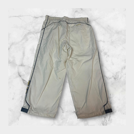 Entdecke unsere Vintage Track Pants von Nike und anderen Marken, erhältlich bei Valuxery.de - Dein Shop für trendige Vintage - Kleidung. Unsere Track Pants sind aus hochwertigen Materialien und